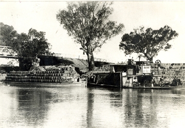 Photograph, Wool Barge at Wilcannia on the Darling, c1911, c1911