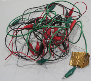 Conducting wire with alligator clips
