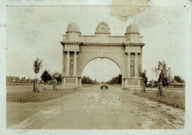 Photograph - Photograph - Black and White, Ballarat Avenue of Honour