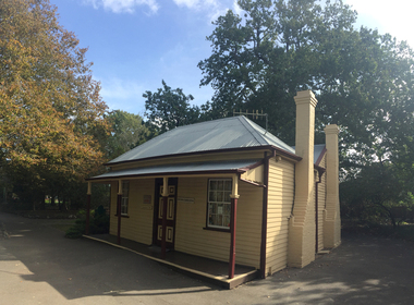 Photograph, Clare Gervasoni, Robert Lindsay Gordon Cottage, Ballarat Botanical Gardens, 2016, /042016