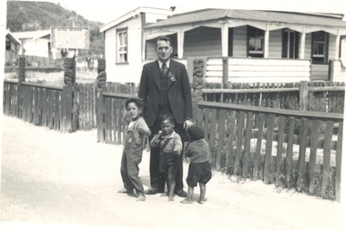 Photograph - black and white, Taylors' Super Snaps, Frank Wright at Rotorua, New Zealand, 1940, Feb 1940