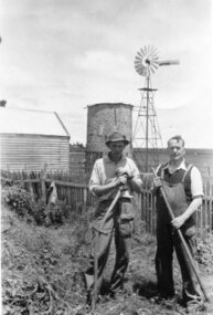 Image - black and white, Frank Wright and Bob Sewell at Smeaton, 1930s