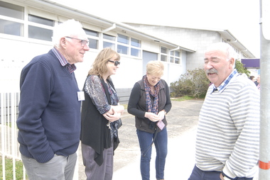 Photograph, Ballarat Teachers' College Reunion Tour of Gillies Street, 2016, 11/2016