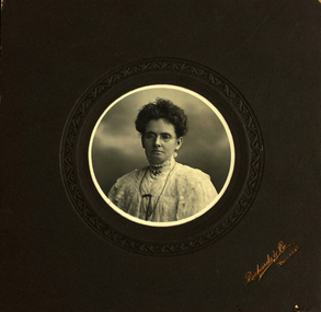 Photograph, A woman wearing glasses, 04/05/1909