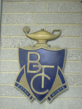A lamp on top of a crest for the Ballarat Teachers' College