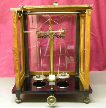 Beam balance