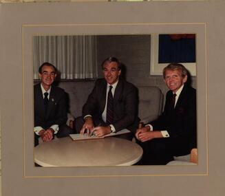Photograph - coloured, Ballarat College of Advanced Education meeting with Minister of Higher Education - 1989, 1989