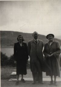 Photograph - Black and White, Chatham-Holmes Collection: Bill, Edith and Elizabeth Holmes, 1953, 07/07/1953