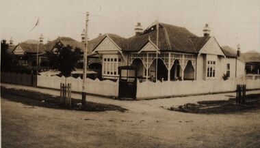 Photograph - Black and White, Chatham-Holmes Collection: House (location unknown)