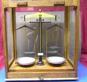 Boxed beam balance