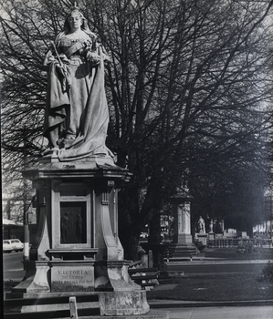 Queen Victoria statue