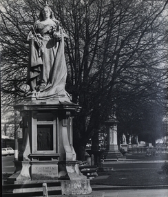 Queen Victoria statue