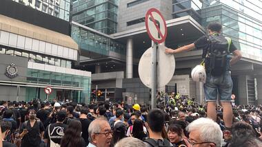 Photograph - Colour, Jarrod Watt, A thousand protestors surround Hong Kong's main police headquarters on Arsenal Street in Wan Chai on June 26th 2019, 21/06/2019