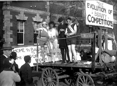 Photograph, Ballarat School of Mines Students ready for the Procession, 1927