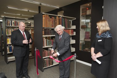 Photograph, Geoffrey Blainey at the opening of the Geoffrey Blainey Research Centre, 2009, 20/08/2009