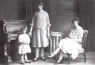 Photograph, Floris Boadle and sisters
