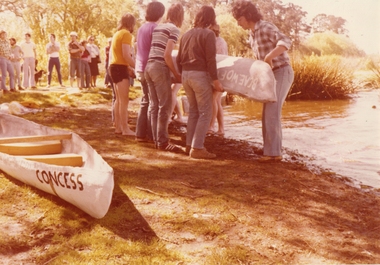 Photograph, Ballarat College of Advanced Education Ferro-concrete Canoe Race, 1977
