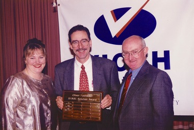 Photograph - Photograph -colour, VIOSH Australia Annual Dinner, July 1999: Presentation of Award to Linda Roberts and Steve Pavlich