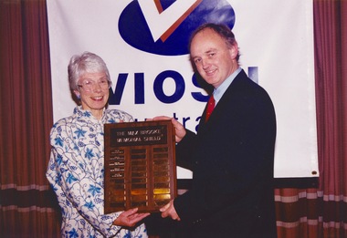 Photograph - Photograph -colour, VIOSH Australia Annual Dinner, July 1999: Presentation of Award to David Knowles