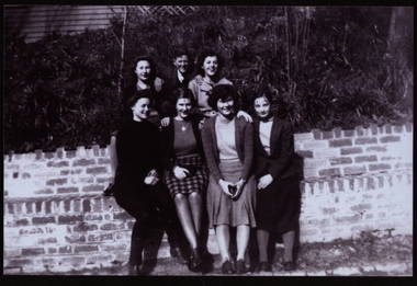 Photograph, Mavis MacDougall, Students of the Ballarat Technical Art School, 1941