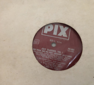 Centre of record with title of music