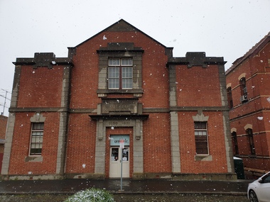 Photograph, Snow Falling by the Former Ballarat School of Mines Museum Building, 2020, 25/09/2020