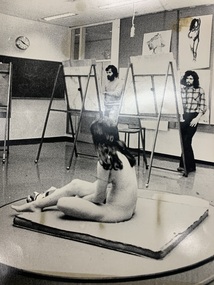 Photograph, Gippsland Centre for Art and Design Students Drawing from Life