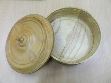 Sculpture - Wooden bowl with lid, Robert Harris, c1980s