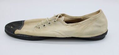 Shoes, Shoes for refueling planes