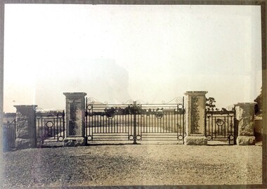 Lara Memorial Gate Photo 1928, Lara Recreation Reserve Memorial Gate Photo 1928, 1928