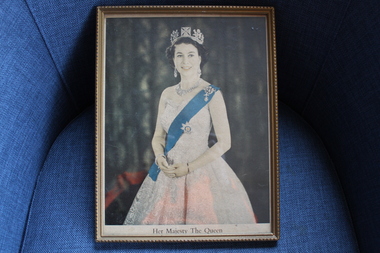 3 pictures of Queen Elizabeth I I, Framed pictures of Queen Elizabeth 2 (3 off)