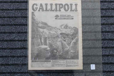 Newspaper - The Sun Special Anzac Souvenir 22 april 1990 =  Anzac 75th Anniversary - 28 page Liftout, Anzac 75th Anniversary - 28 page Liftout