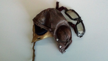 Memorabilia - Flying Helmet and goggles