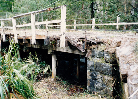 Shows the Wilks Creek Bridge near Marysville in Victoria.