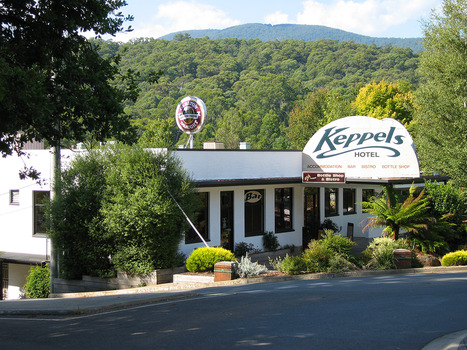 Shows the front view of the Keppels Hotel on Murchison Street in Marysville in Victoria.