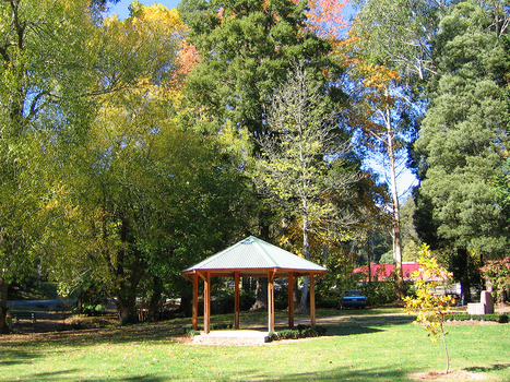 Shows the rotunda in Lions' Park in Marysville in Victoria. In the background can be seen The Crossways Hotel.