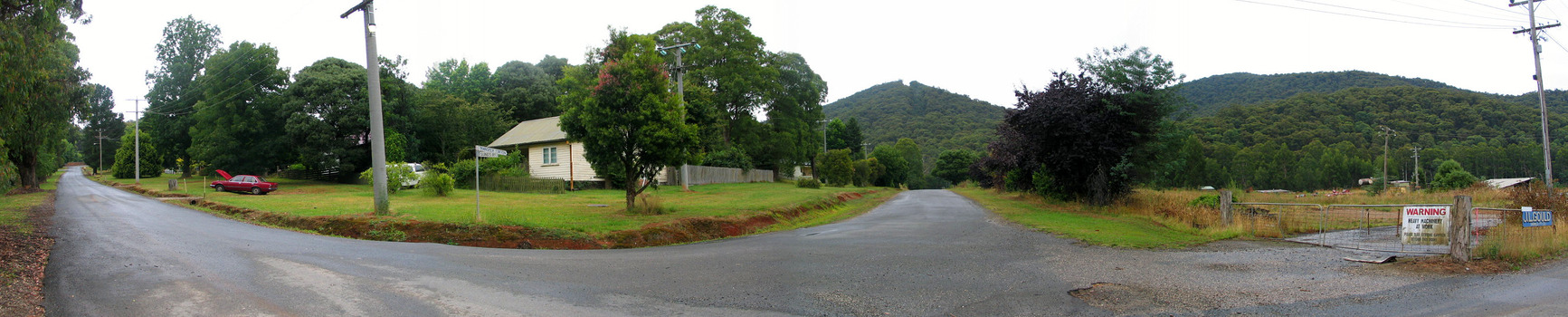 Shows the view looking both up and down Racecourse Road in Marysville in Victoria.