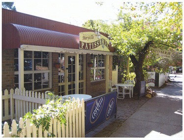 Shows the front facade of the Marysville Patisserie in Marysville in Victoria. 