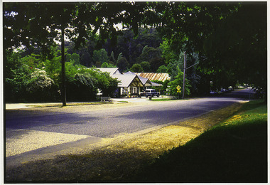 Shows the Marysville Garage in Murchison Street in Marysville in Victoria.