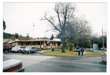 Shows the front facade of the Marysville Country Bakery in Victoria. 
