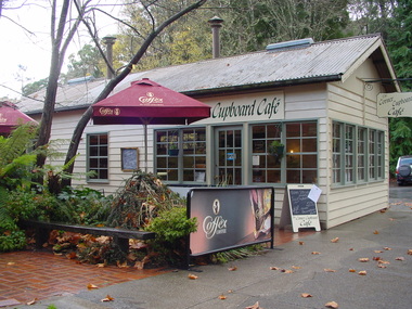 Shows The Corner Cupboard Cafe in Marysville in Victoria.