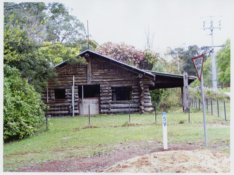 Shows The Log Cabin in Marysville in Victoria.