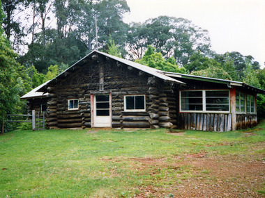 Shows The Log Cabin in Marysville in Victoria.