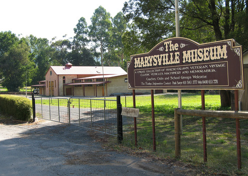Shows the sign and the building housing the Marysville Museum in Marysville in Victoria.