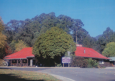 A colour photograph of The Crossways in Marysville.