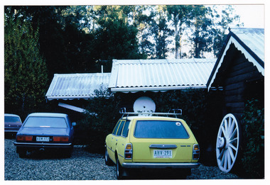 A colour photograph taken at The Crossways Motel in Marysville in the 1980s.