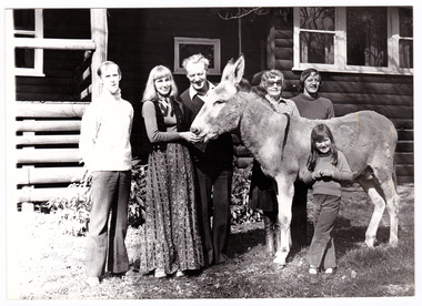 A black and white photograph of the Lingard Family of Marysville's "Crossways" restaurant.