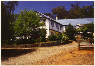 A colour photograph of El Kanah Guest House in Marysville taken in June 1984.