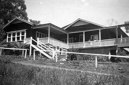 A digital copy of a black and white photograph of Greenlands guest house in Marysville.