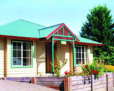 A colour photograph of one of the guest cottages at Lyell Guest Cottages in Marysville.